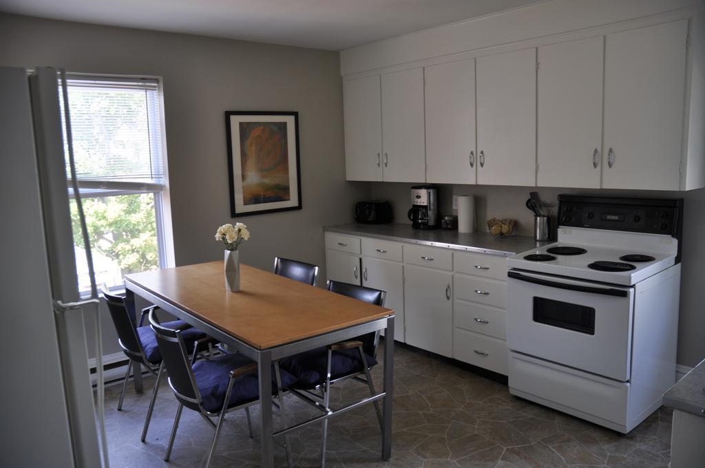 Moncton Suites - Apartments Across Georges Dumont Luaran gambar
