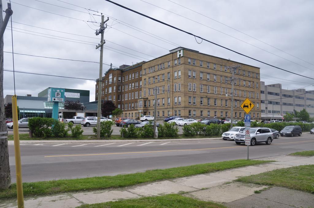 Moncton Suites - Apartments Across Georges Dumont Luaran gambar