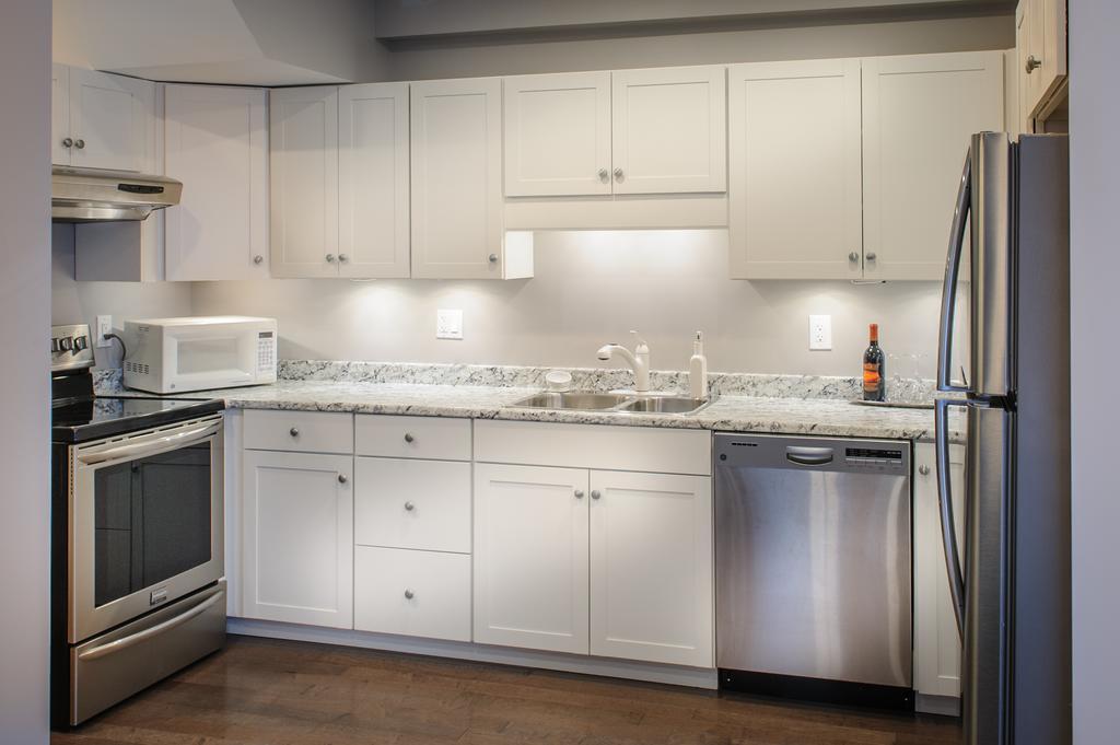 Moncton Suites - Apartments Across Georges Dumont Luaran gambar