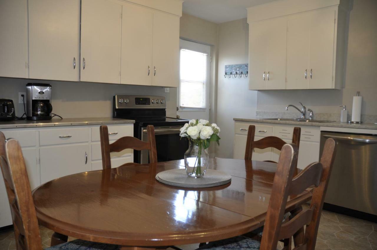 Moncton Suites - Apartments Across Georges Dumont Luaran gambar